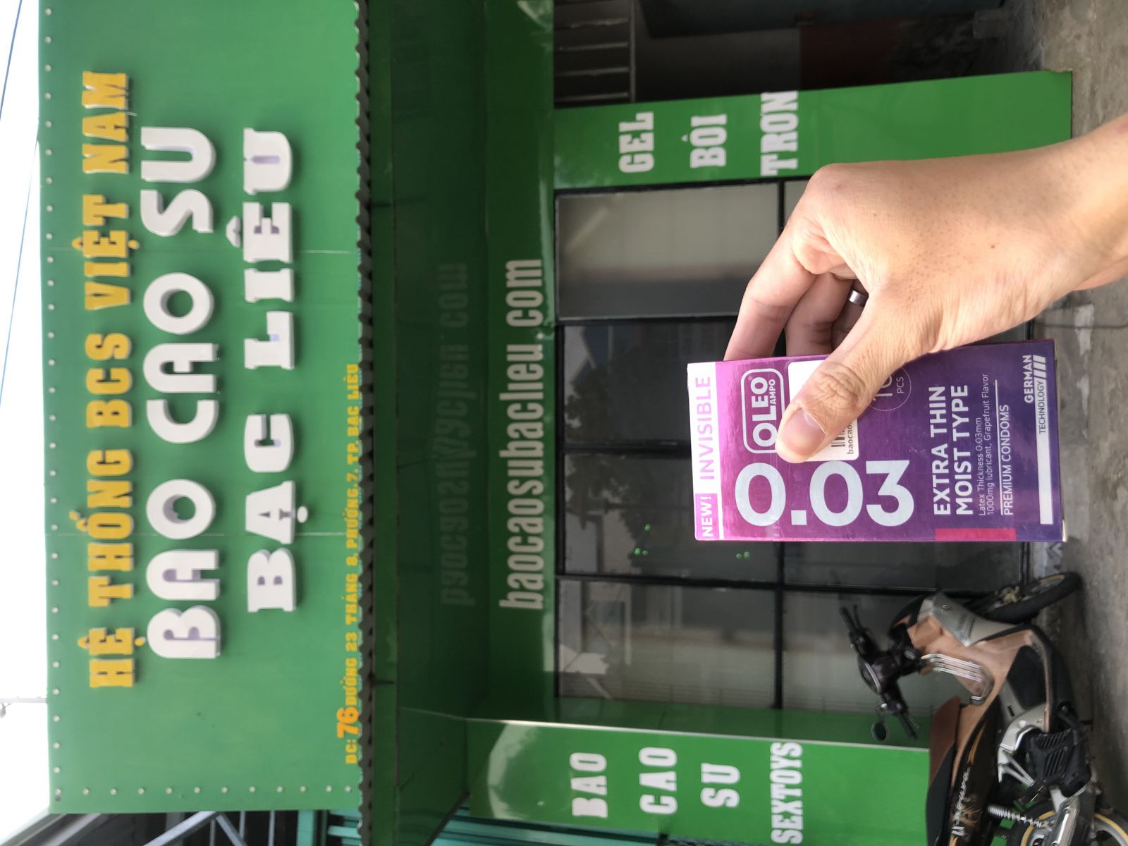 Bao cao su Oleo Invsible Extrathin Moist Type hộp 10 cái hương bưởi tại Bạc Liêu